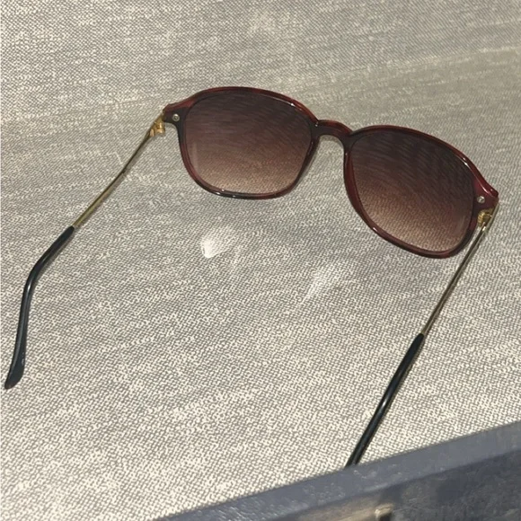 Brown tortoiseshell sunglasses with gold accents #sunglasses #glasses - Picture 2 of 3